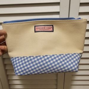 New Vineyard Vines cosmetic bag. Never used, really cute